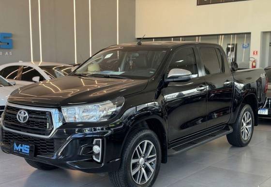 TOYOTA HILUX 2.8 SRV 4X4 CD 16V DIESEL 4P AUTOMÁTICO TOYOTA HILUX 2.8 SRV 4X4 CD 16V DIESEL 4P AUTOMÁTICO